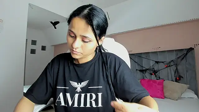 Giselle Roldan online show from 11, 10, 2025