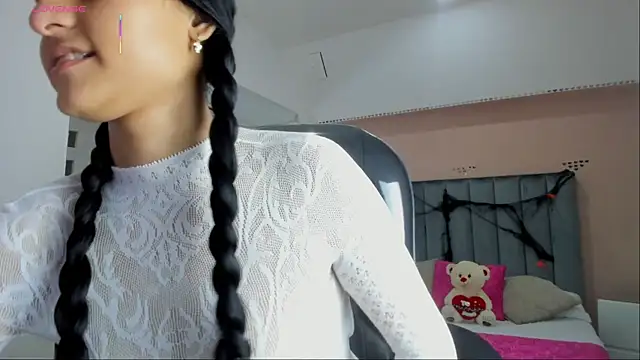 Giselle Roldan online show from 25, 10, 2025