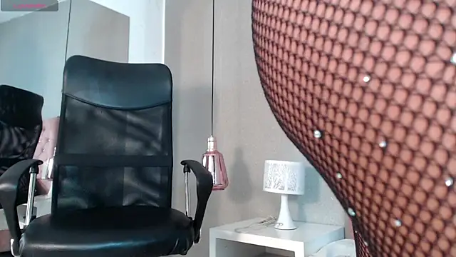 Snapshot of samaragrey18 chatting on 18, 12, 2024 samaragrey18 online show from 18, 12, 2024
