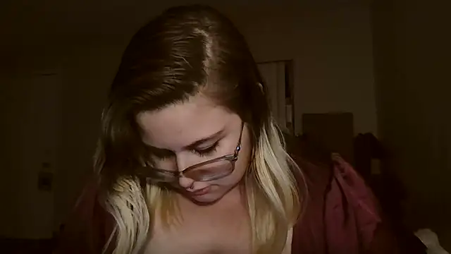 Snapshot of HoneyBear19 chatting on 23, 12, 2024 HoneyBear19 online show from 23, 12, 2024