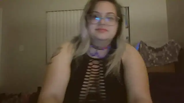 Snapshot of HoneyBear19 chatting on 4, 2, 2025 HoneyBear19 online show from 4, 2, 2025