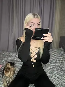 Cute Barbieee  online show from 16, 12, 2024