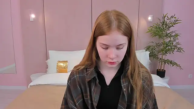 Snapshot of MichelleReid chatting on 24, 1, 2025 MichelleReid online show from 24, 1, 2025