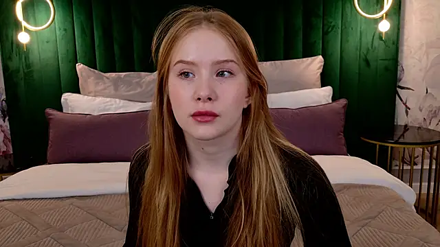 Snapshot of MichelleReid chatting on 8, 3, 2025 MichelleReid online show from 8, 3, 2025
