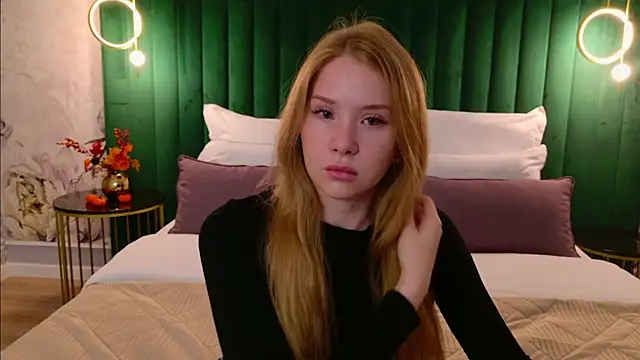 Snapshot of MichelleReid chatting on 25, 9, 2025 MichelleReid online show from 25, 9, 2025