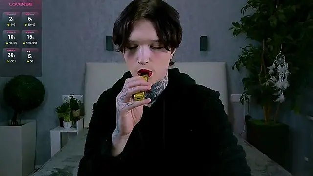 Simona Rain online show from 1, 2, 2025