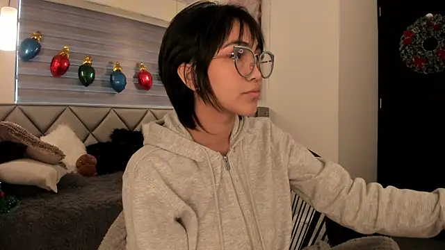 Snapshot of im_Luucy chatting on 17, 12, 2024 im Luucy online show from 17, 12, 2024