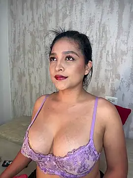 Snapshot of AdeleGray chatting on 7, 5, 2026 AdeleGray online show from 7, 5, 2026