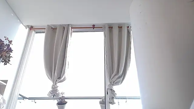 lia  Suummer online show from 8, 11, 2025