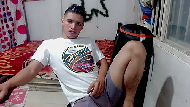 Snapshot of danilo302209 chatting on 5, 1, 2025 danilo302209 online show from 5, 1, 2025