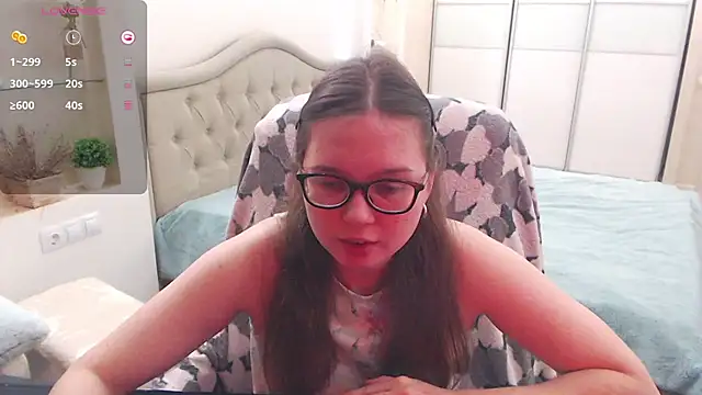 Snapshot of Cutie_Emily chatting on 19, 10, 2025 Cutie Emily online show from 19, 10, 2025