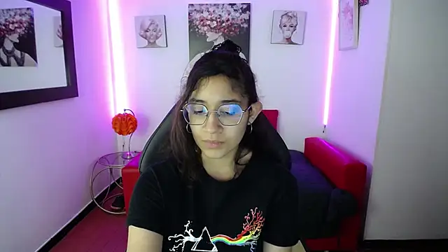 Lili Gomez  online show from 22, 1, 2025