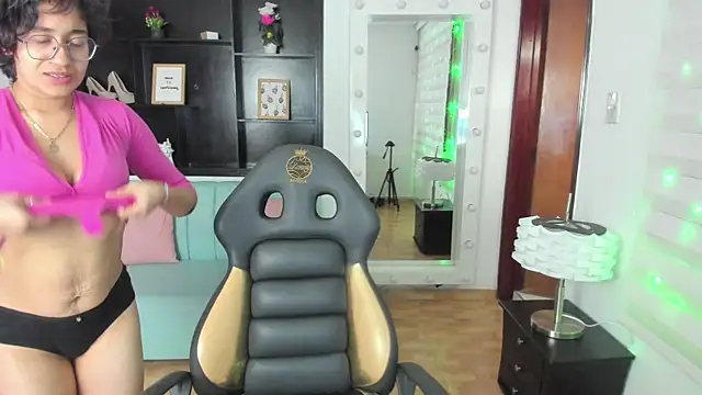 Lili Gomez  online show from 30, 1, 2025