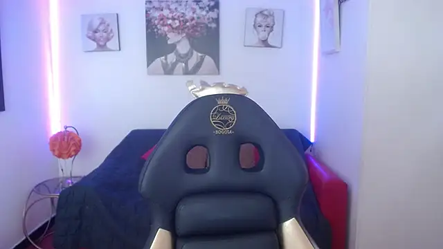 Lili Gomez  online show from 4, 2, 2025