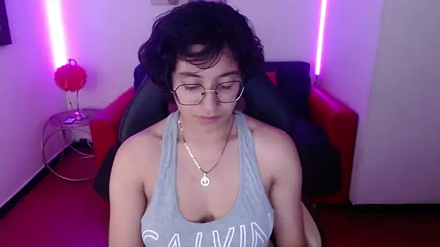 Lili Gomez  online show from 5, 2, 2025