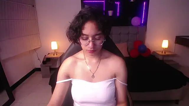 Lili Gomez  online show from 2, 3, 2025