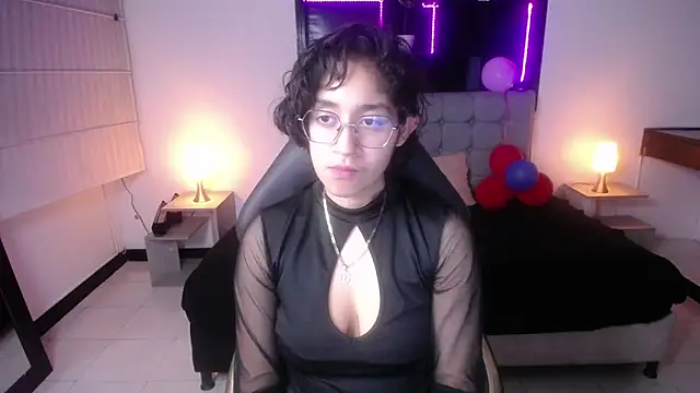 Lili Gomez  online show from 3, 3, 2025