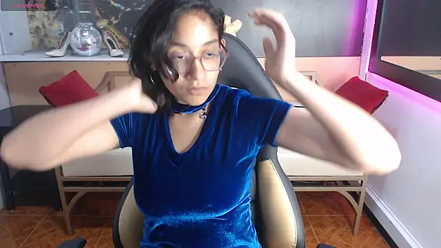 Lili Gomez  online show from 10, 9, 2025