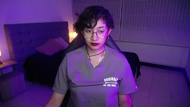 Lili Gomez  online show from 13, 10, 2025