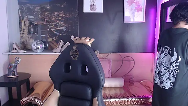 Lili Gomez  online show from 24, 10, 2025