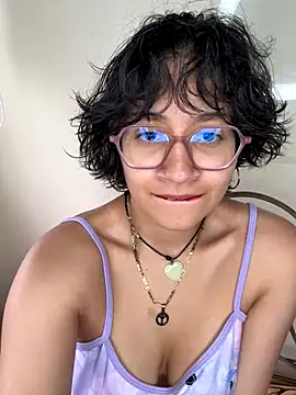 Lili Gomez  online show from 4, 12, 2025