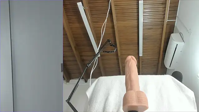 Lucy carter  online show from 8, 11, 2025