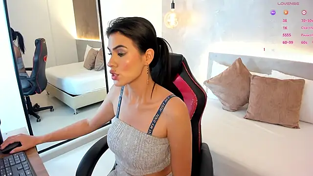 stephanya  online show from 23, 10, 2025