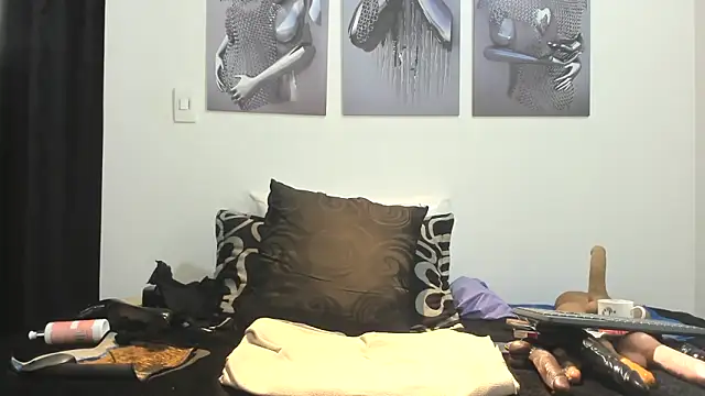 Snapshot of Roxanne_squirt chatting on 17, 3, 2025 Roxanne squirt online show from 17, 3, 2025