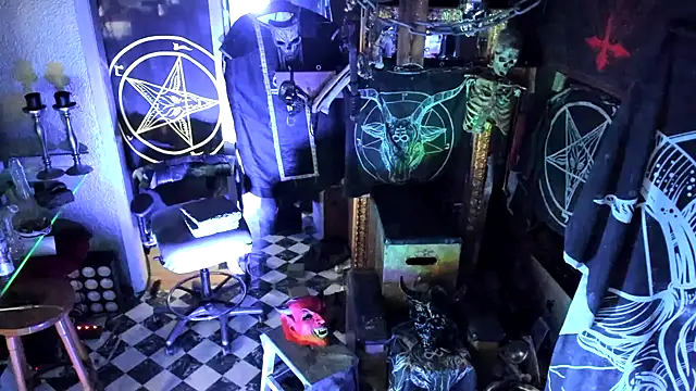 Snapshot of BULGEDEMON chatting on 31, 10, 2025 BULGEDEMON online show from 31, 10, 2025