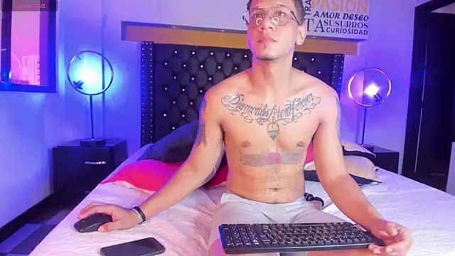 Snapshot of JoshMillerr_ chatting on 8, 1, 2025 JoshMillerr online show from 8, 1, 2025