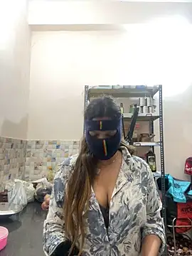 Snapshot of HoneyBearCpl chatting on 1, 2, 2025 HoneyBearCpl online show from 1, 2, 2025