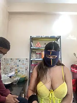 Snapshot of HoneyBearCpl chatting on 2, 2, 2025 HoneyBearCpl online show from 2, 2, 2025