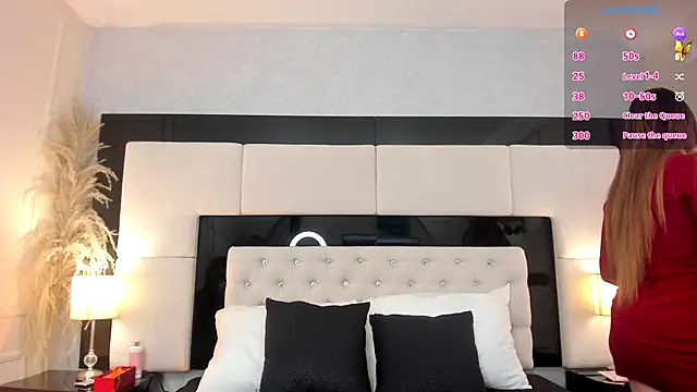 Snapshot of CarlaRossi_ chatting on 1, 10, 2025 CarlaRossi online show from 1, 10, 2025