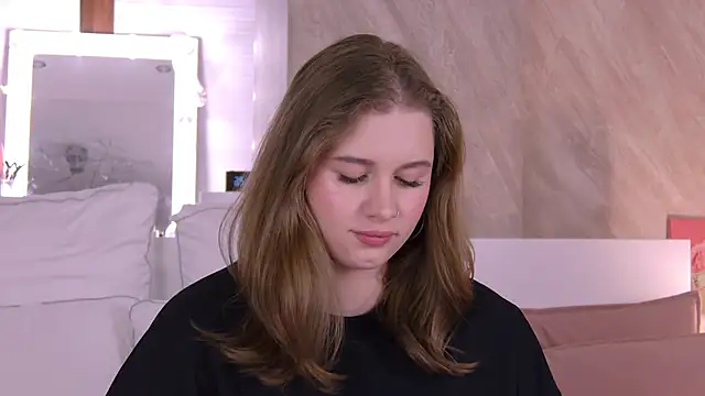 EllieHayes online show from 17, 10, 2025