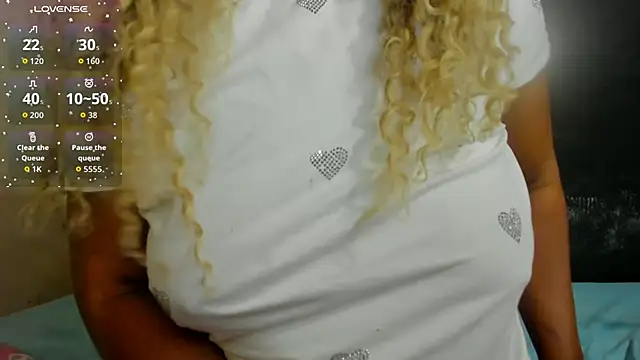 Snapshot of KamariaFyre chatting on 27, 4, 2026 KamariaFyre online show from 27, 4, 2026
