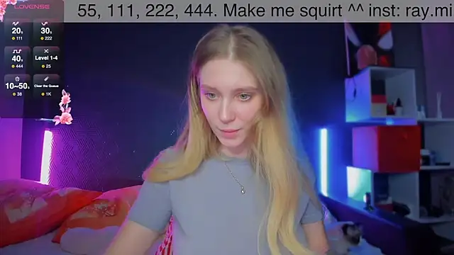 Snapshot of AliceMilman chatting on 3, 3, 2025 AliceMilman online show from 3, 3, 2025