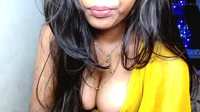 Snapshot of hinaa_khan chatting on 8, 2, 2026 hinaa khan online show from 8, 2, 2026