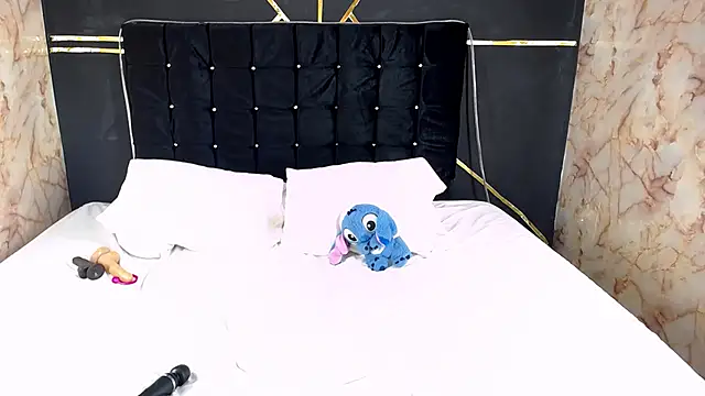 Snapshot of AmandaRobers chatting on 12, 12, 2024 AmandaRobers online show from 12, 12, 2024