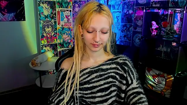 Lexy-Woorhez online show from 5, 3, 2025