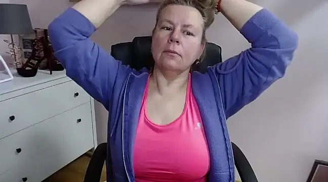 Snapshot of NancyCREAM chatting on 4, 3, 2025 NancyCREAM online show from 4, 3, 2025