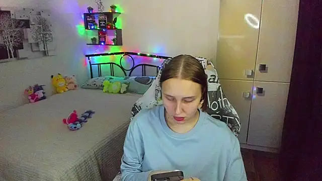 Snapshot of LinaTruly chatting on 23, 4, 2026 LinaTruly online show from 23, 4, 2026