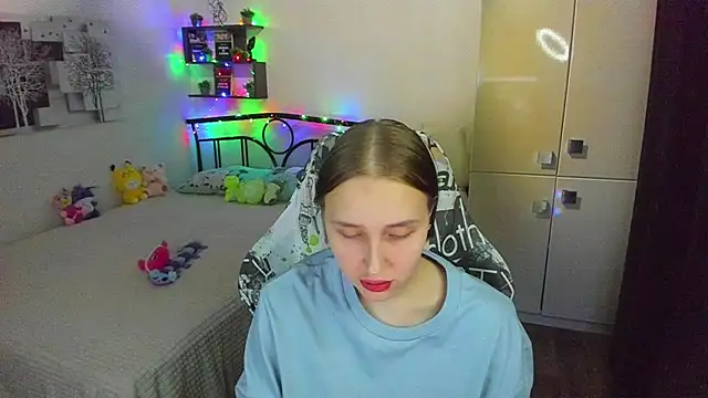 Snapshot of LinaTruly chatting on 27, 4, 2026 LinaTruly online show from 27, 4, 2026
