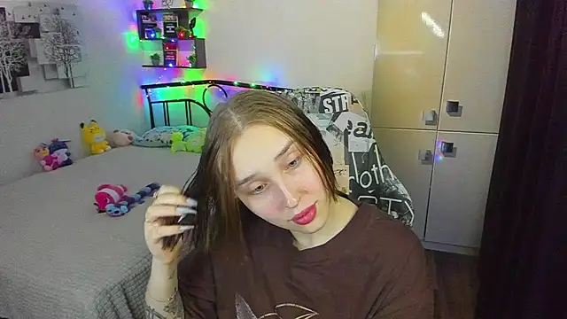 Snapshot of LinaTruly chatting on 11, 5, 2026 LinaTruly online show from 11, 5, 2026