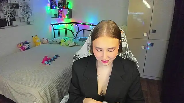 Snapshot of LinaTruly chatting on 25, 5, 2026 LinaTruly online show from 25, 5, 2026