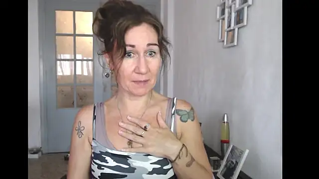 Snapshot of TamaraSweetxo chatting on 5, 6, 2026 TamaraSweetxo online show from 5, 6, 2026