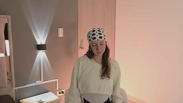 jolie lov online show from 4, 11, 2025