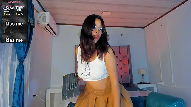 Snapshot of Ariana_Pierce chatting on 6, 1, 2025 Ariana Pierce online show from 6, 1, 2025