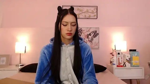 sara17  online show from 10, 10, 2025