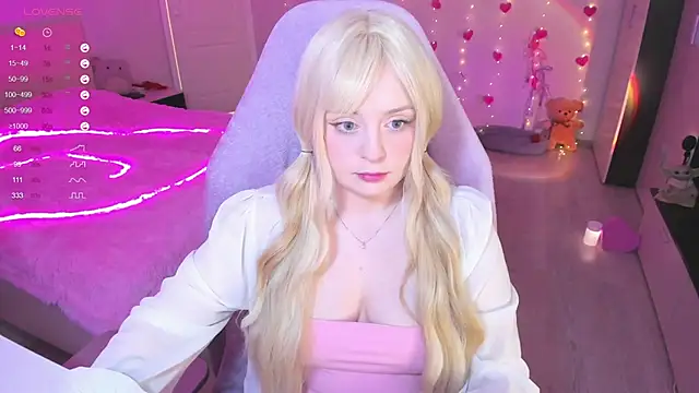 Snapshot of Amy_honey_angel chatting on 10, 3, 2025 Amy honey angel online show from 10, 3, 2025