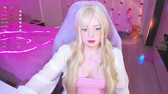 Snapshot of Amy_honey_angel chatting on 10, 3, 2025 Amy honey angel online show from 10, 3, 2025